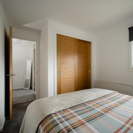 Ness Riverfront Holiday Home - City Centre إينفيرنيس المظهر الخارجي الصورة