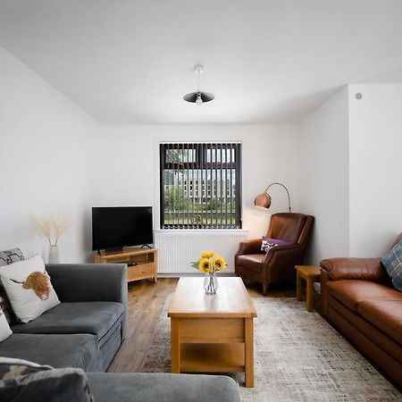 Ness Riverfront Holiday Home - City Centre إينفيرنيس المظهر الخارجي الصورة