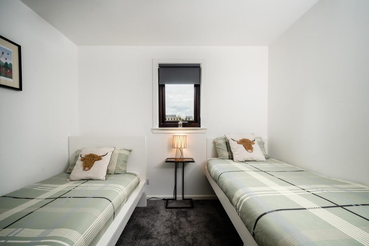 Ness Riverfront Holiday Home - City Centre إينفيرنيس المظهر الخارجي الصورة