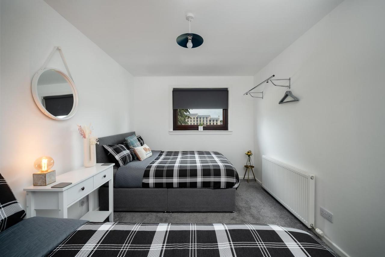 Ness Riverfront Holiday Home - City Centre إينفيرنيس المظهر الخارجي الصورة